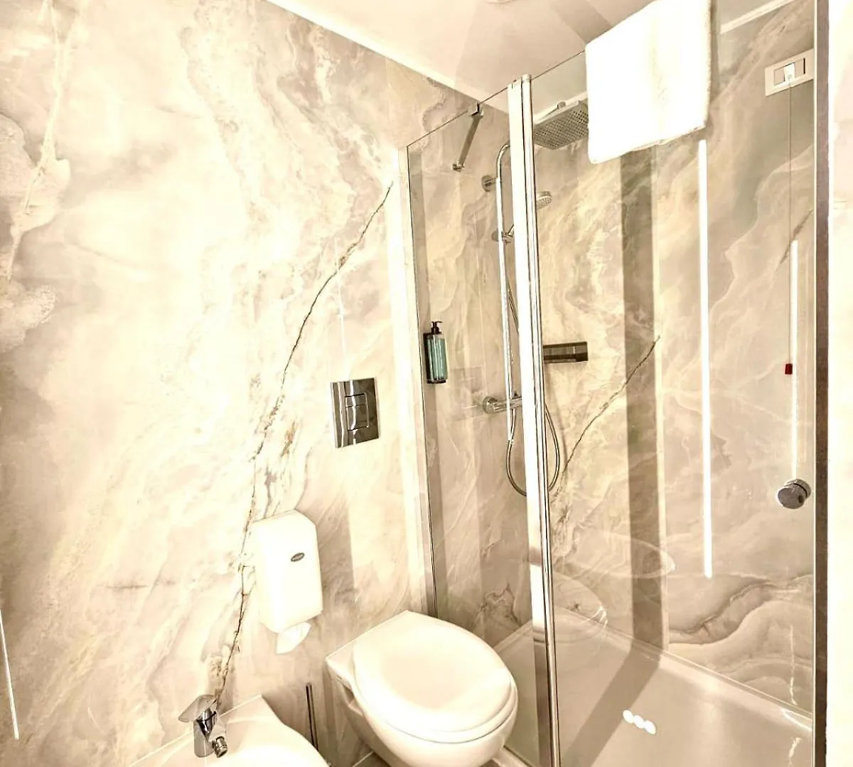 ***  Canova Hotel Milán Italia