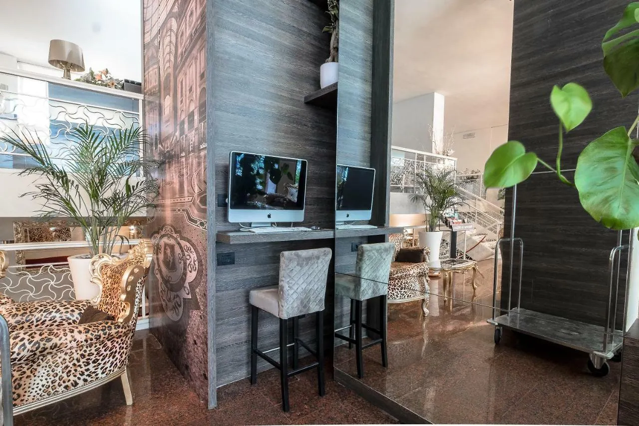 Canova Hotel Milán 3*,